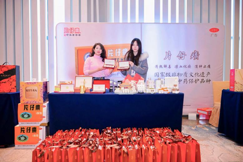 Fhn8-DI9_0gWApc9lNJlqT7DSutU